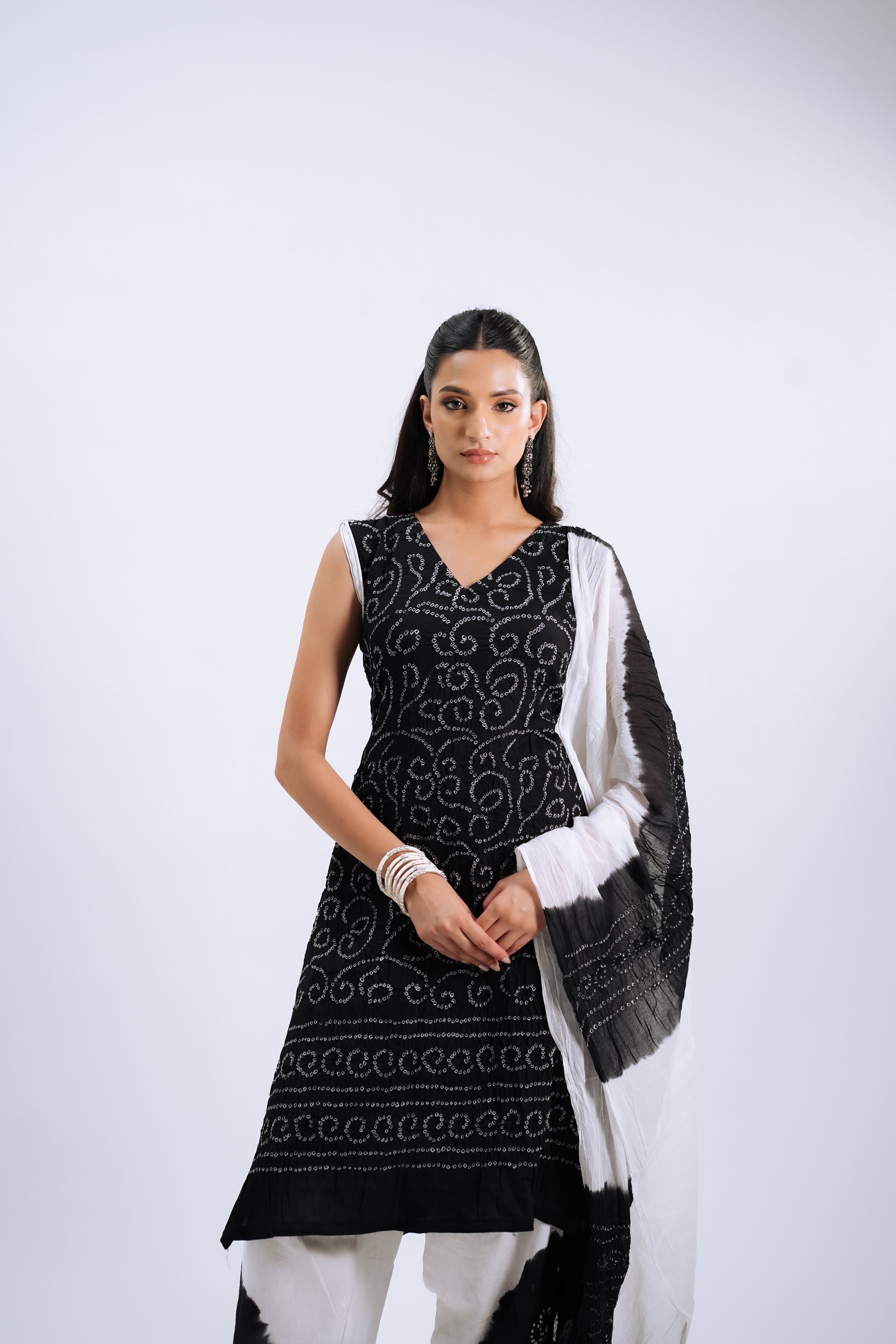Noir Bandhani Elegance Set