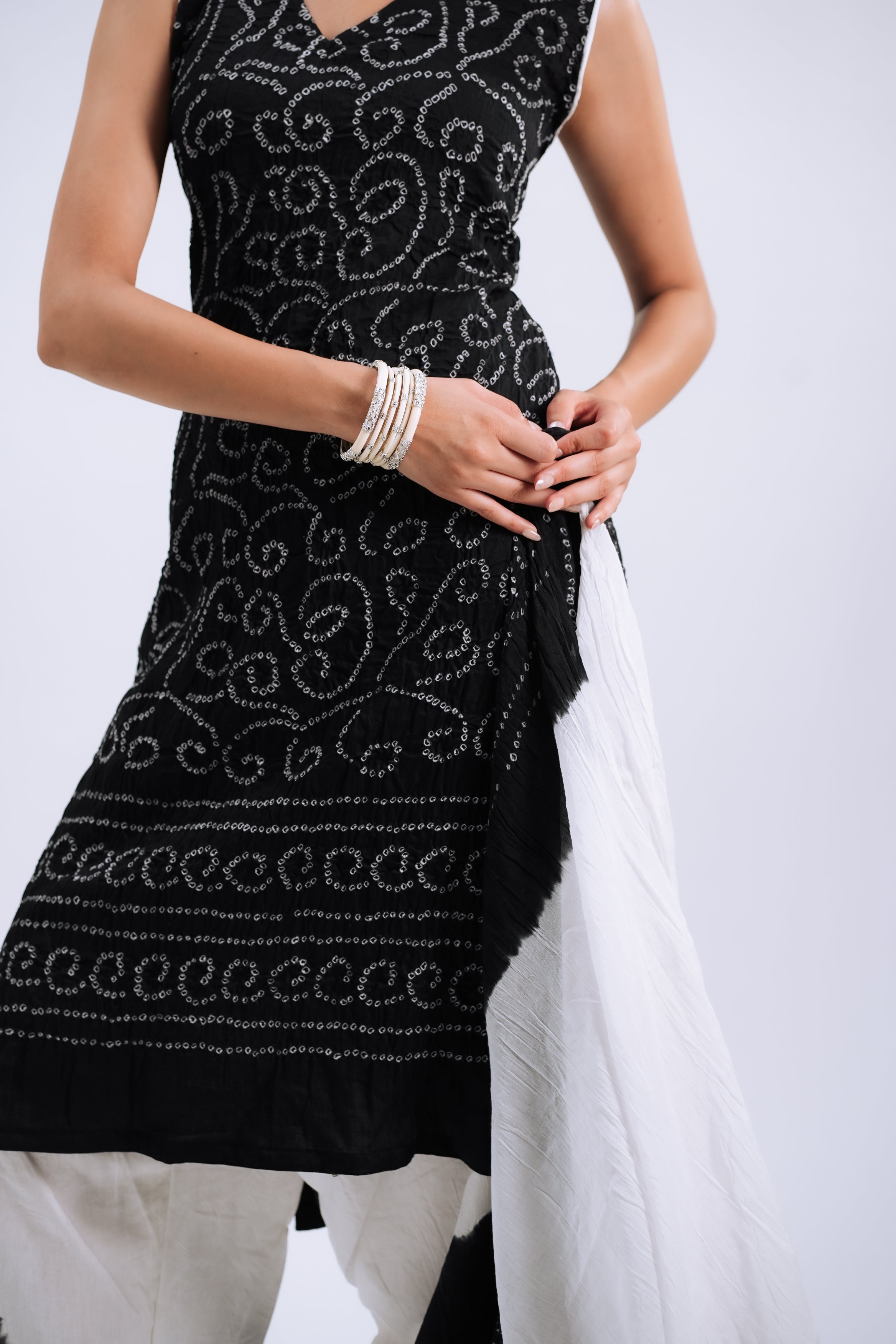 Noir Bandhani Elegance Set