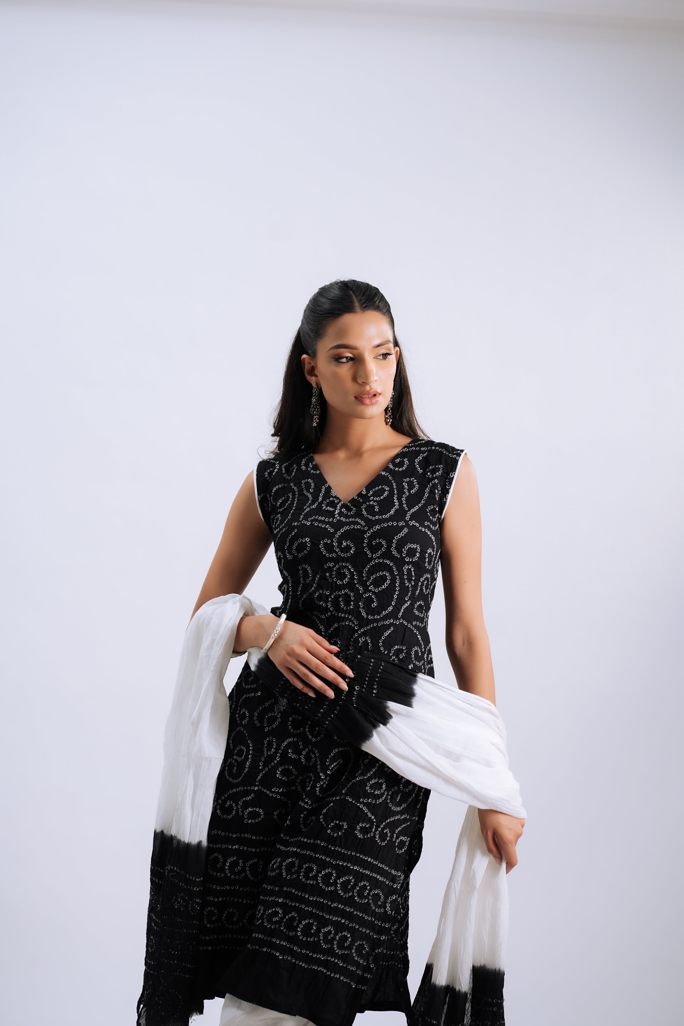 Noir Bandhani Elegance Set