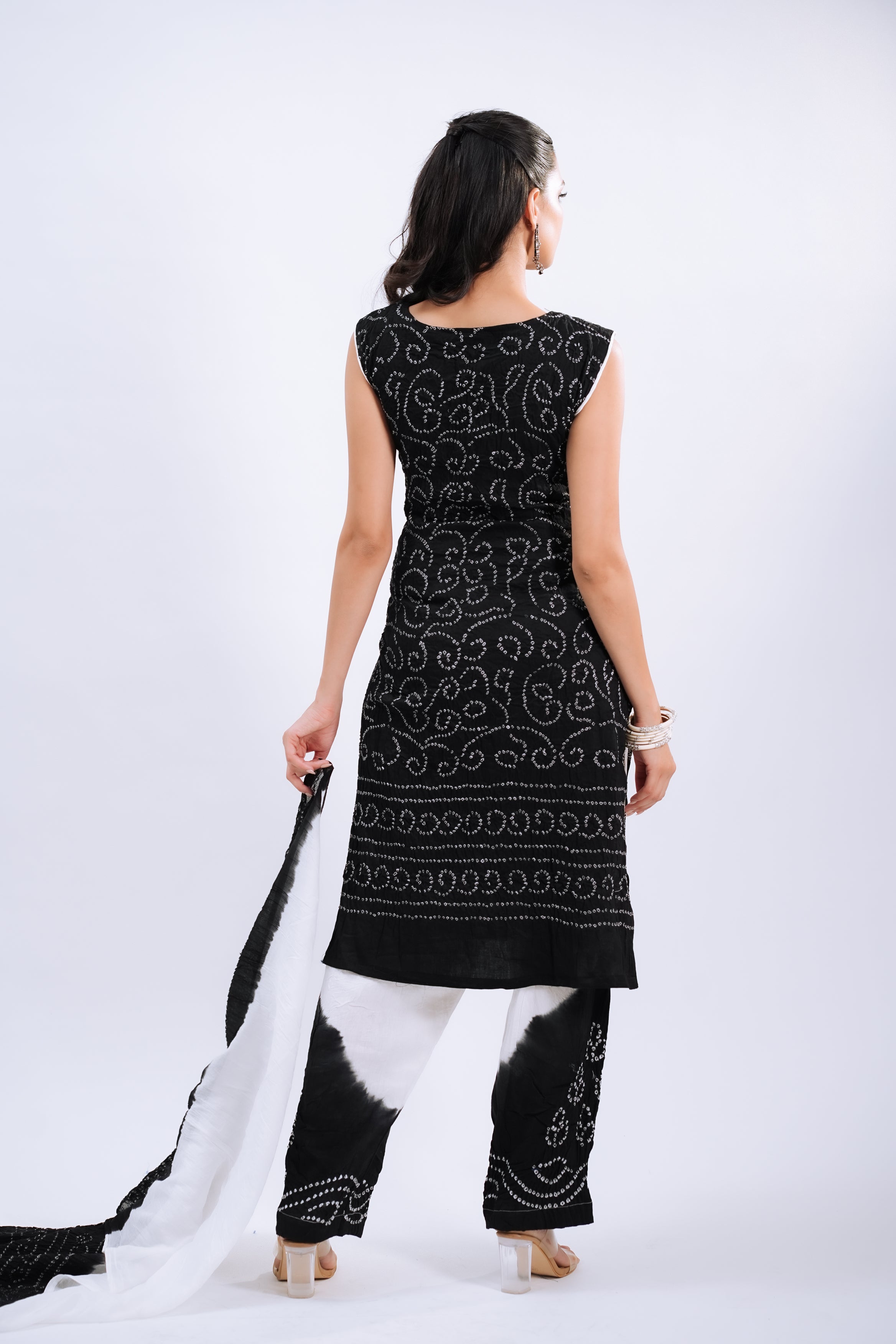 Noir Bandhani Elegance Set